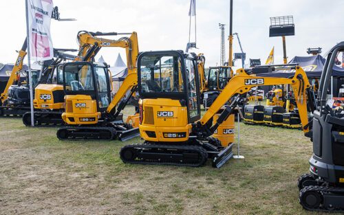 Auf dem Gelände der 76. Tarmstedter Ausstellung finden Besucher Baumaschinen