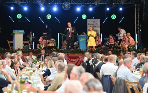 Im Festzelt der 76. Tarmstedter Ausstellung während der Eröffnungsfeier