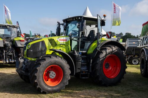 Claas AXION